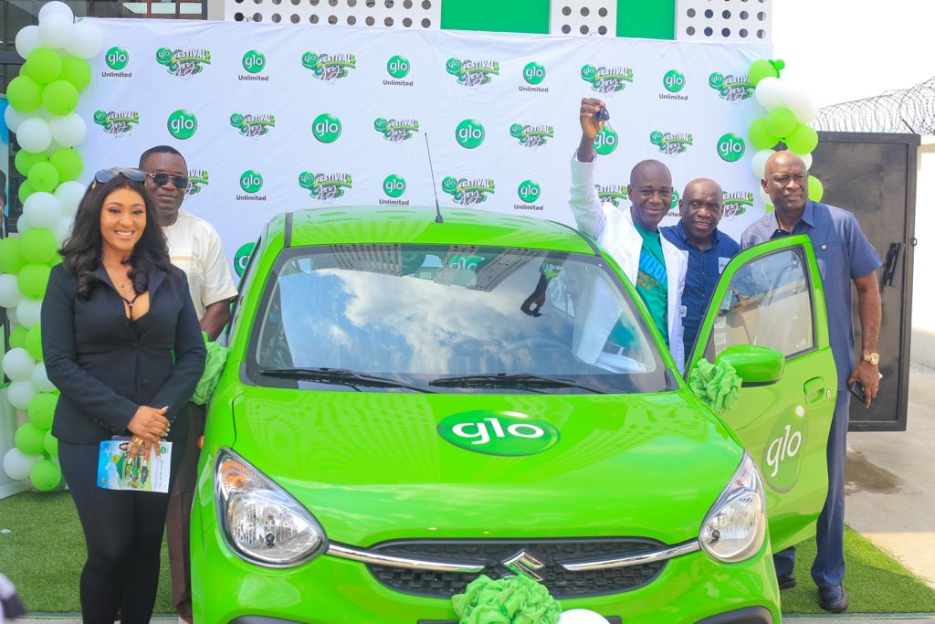 A manager with a first generation bank in Warri, Delta State on Tuesday drove home a brand new car in Glo Festival of Joy promo